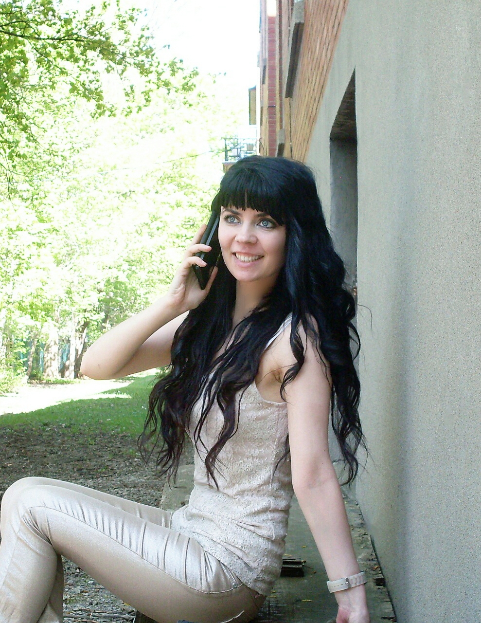 nude color outfit: skinny jeans with lace toptop / Jennifer Kaya